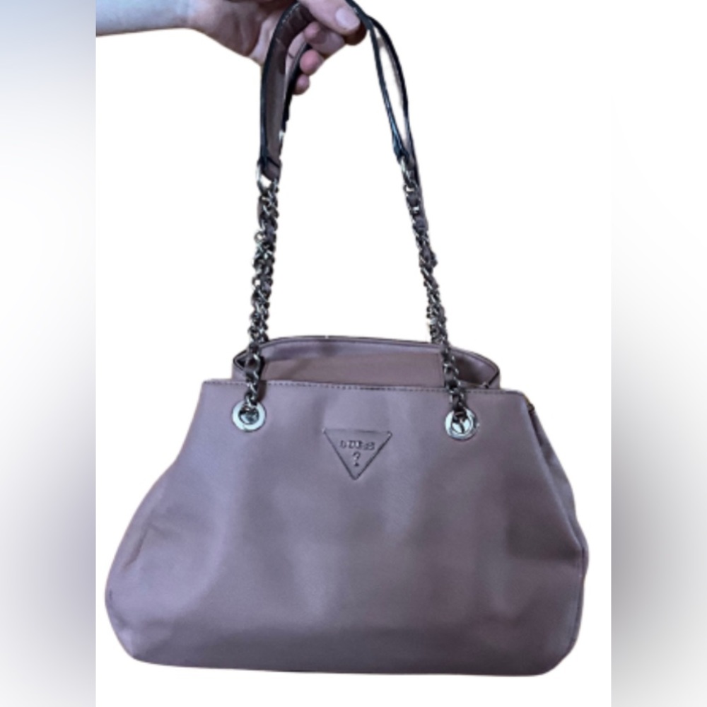 - [ ] GUESS shoulder bag in great shape